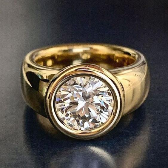 Ring aus geschmiedetem Gold mit Vintage-Zirkonias