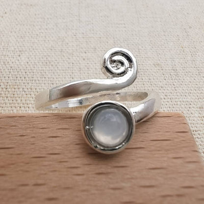 Spiralförmiger Ring mit Vintage-Mondstein