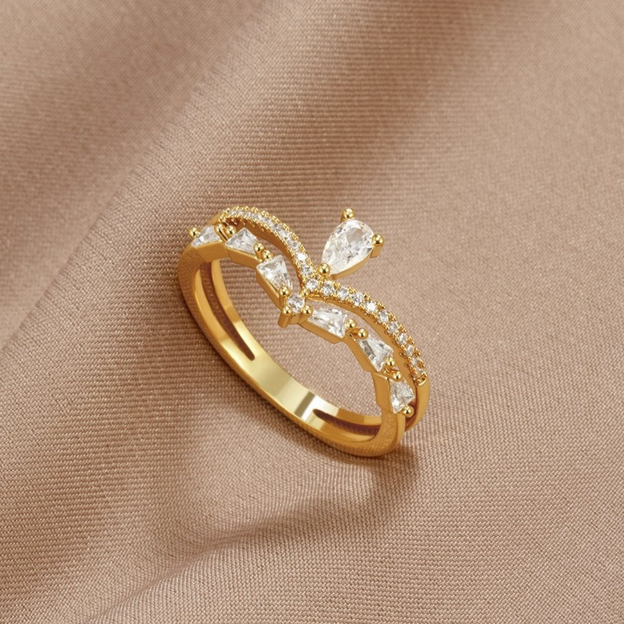 Doppelter Ring mit Zirkonias in Gold