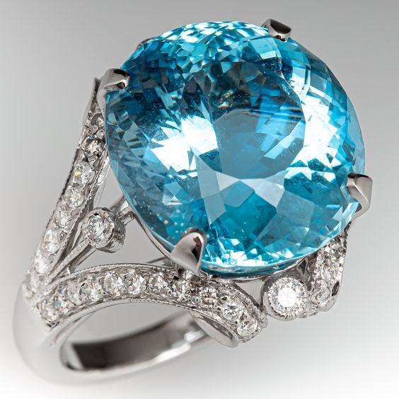 Ring mit blauem Kristall aus Sterlingsilber