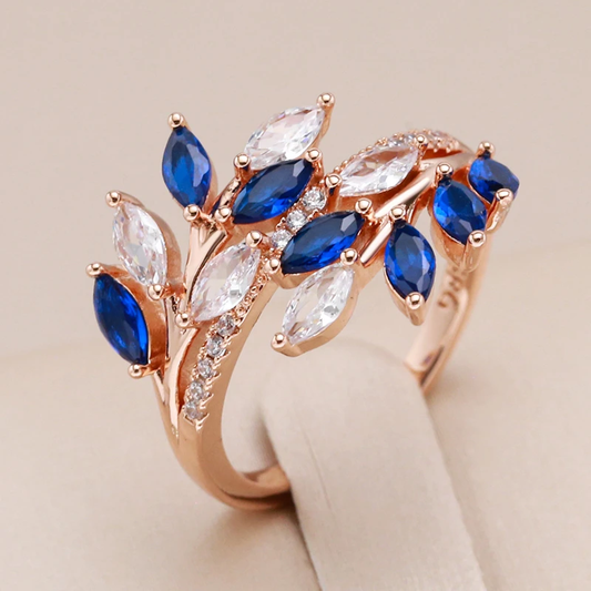 Eleganter Ring mit Blauem Kristall