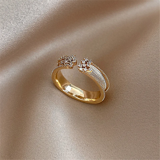 Eleganter Ring aus glänzendem Gold