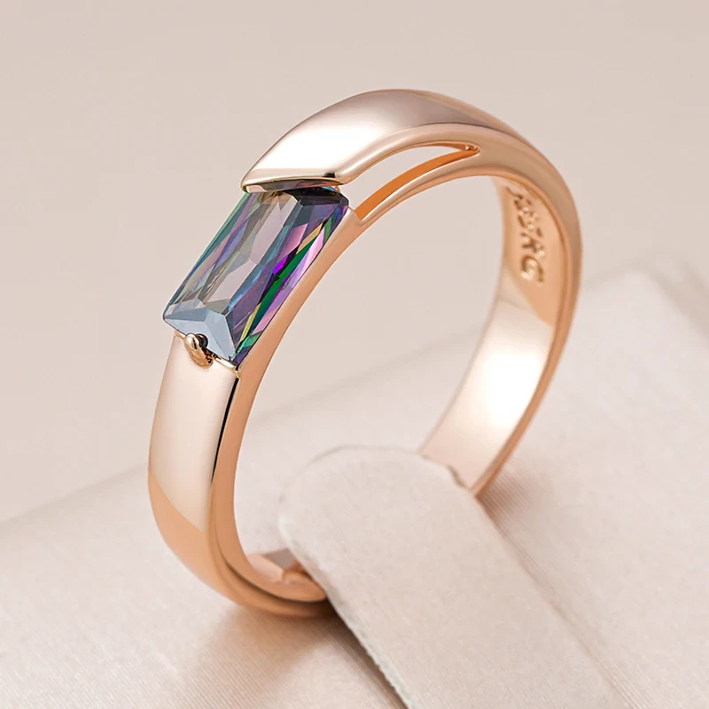 Eleganter Ring mit mehrfarbigem Kristall