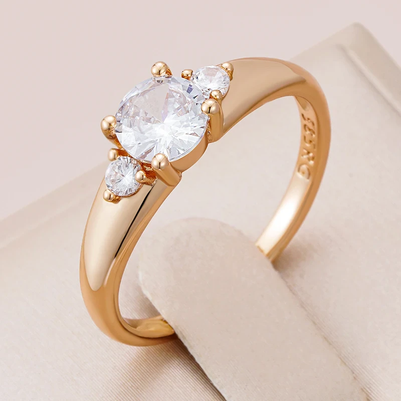 Eleganter Ring mit weißem Zirkonia