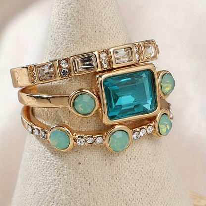 Ring mit blauem Kristall im Vintage-Stil