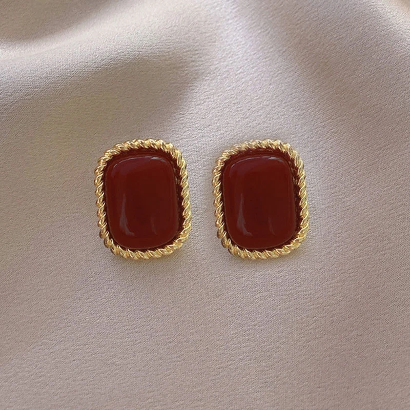 Elegante rot-goldene Ohrringe