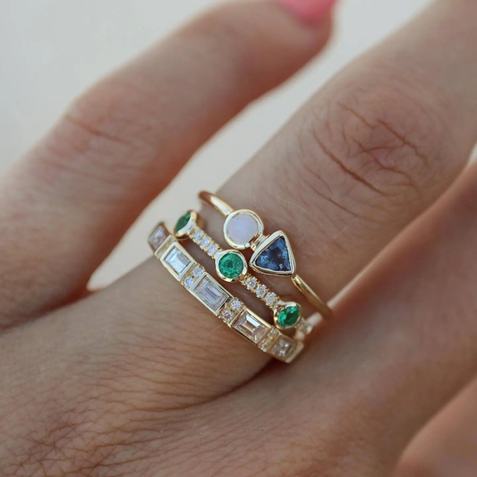 Vintage Weißer Opal & Waldzirkonia Ring