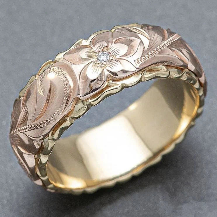 Goldring mit Rosenblüten